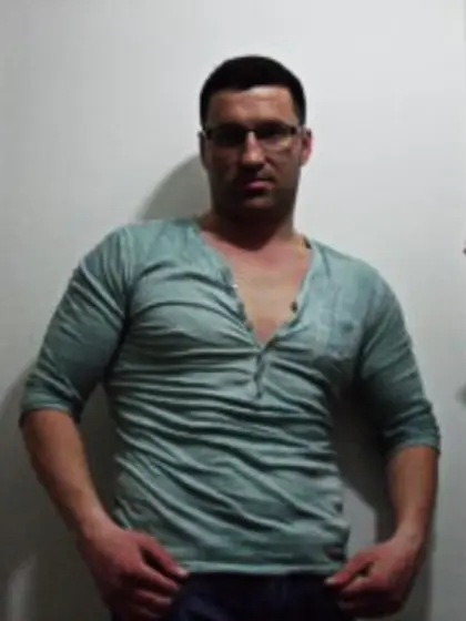 Brunette Muscleboy Zoom.