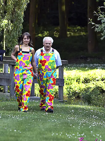 Brunette with natural boobs having sex in the park with an oldie