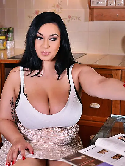 Big-boobied housewife can't get enough of her huge boobs and ewt