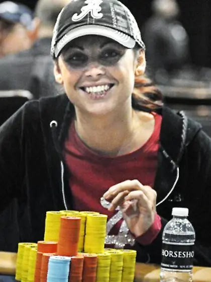 Claudia shows off her whole body on the beach