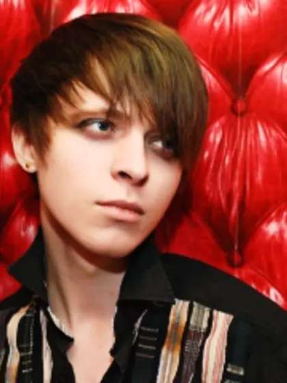 Brunette ville perform close