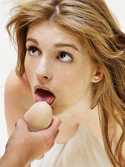 Georgia Jones fucks her lesbian friend Faye Valentine from behin