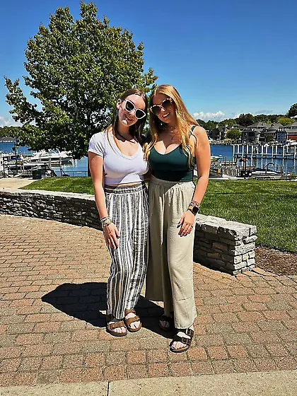 Morgan Thompson Busty Nonnude Cutie