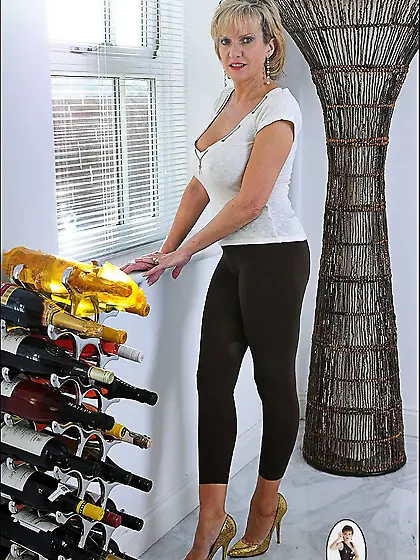 Lady Sonia spreads her sexy legs and then passionately toys her