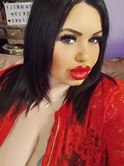 Onlyfans + webcam busty babe miamilf