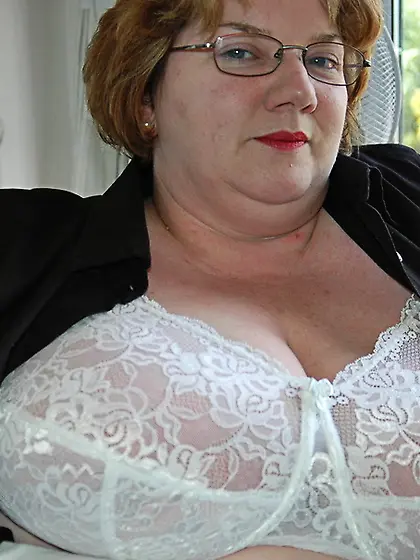 Curvy Stockings Chris 44 G from United Kingdom