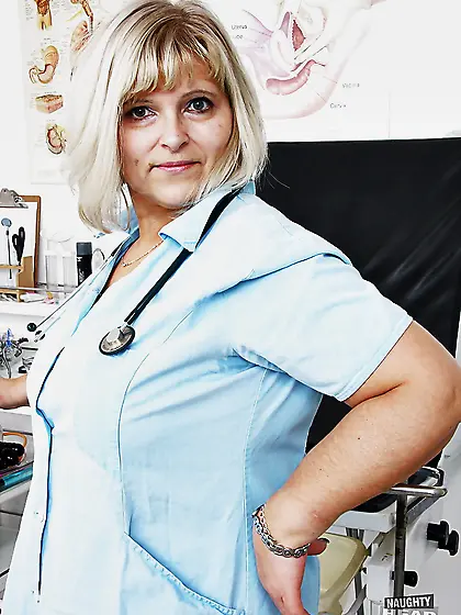 Blonde pussy masturbation