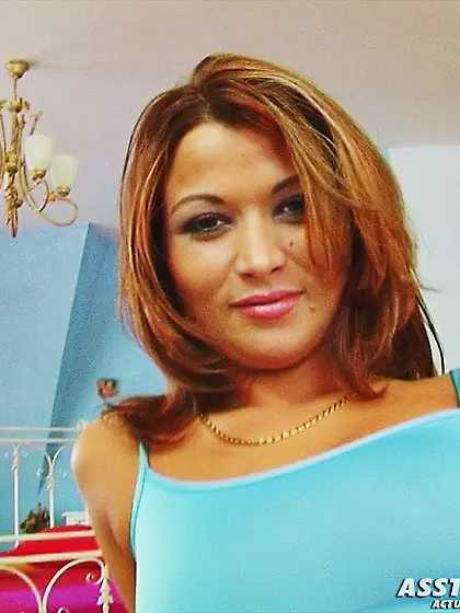 Pretty redhead double penetrated