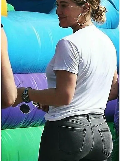 Hilary Duff hot ass in jeans