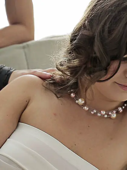 Kaiya gives a handjob to her boyfriend for a cumshot in her hand