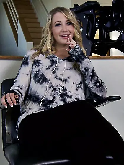 Curly hair pussy eating