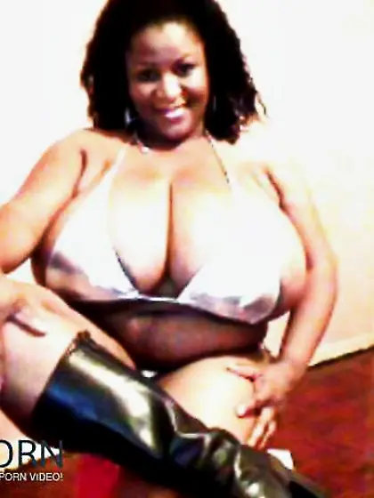 PLUMPER Porno starlet webcam shot