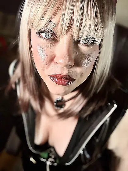 Tina Snua Selfies #127