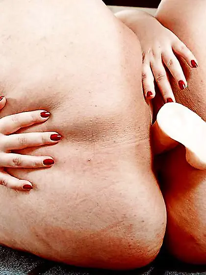 Radka plumper in kitcheen