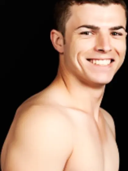 Brunette andrewhardon perform close