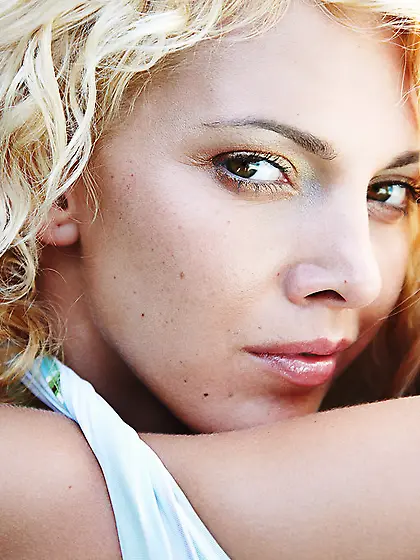 Jitka Branich takes her bikini off outdoors and shows us her rou