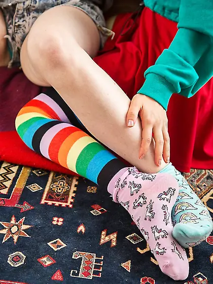 Teen lesbians get naked applying comb and fingers to their unsha