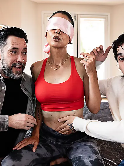 Dana Vespoli gets eaten out and double penetrated in bed