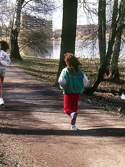 Gorgeous babe jogging takes