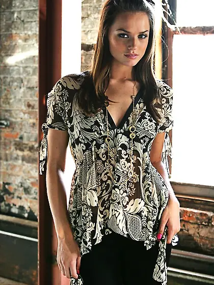 Tori Black gets completely naked before getting her tight pussy