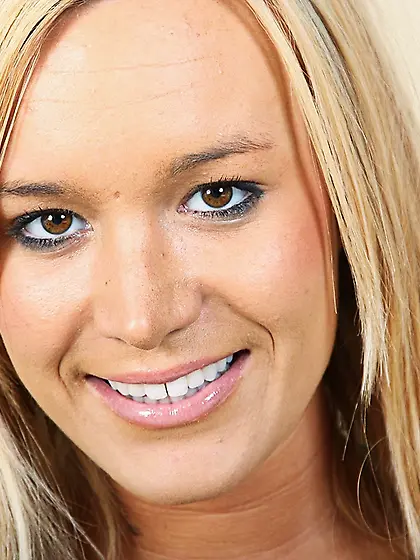 Jaclyn Case demonstrates her amazing big jugs and hairless snitc