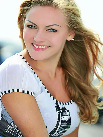 Blone-haired blu-eyed aryian bombshell