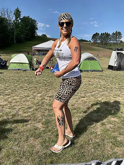 Rita shows it all for the boys and GGW