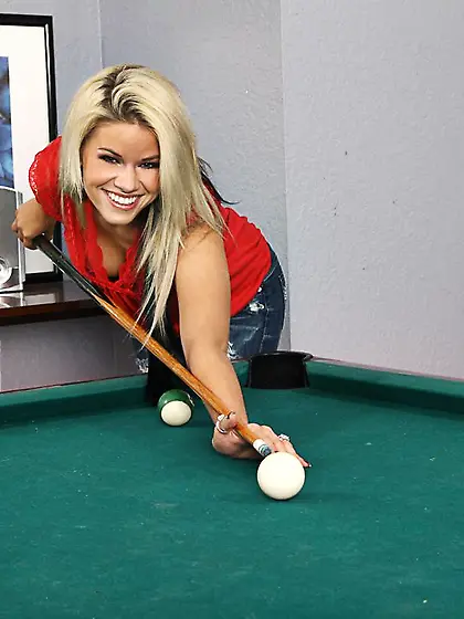 Jessa Rhodes loves to play pool while wearing lingerie and showi