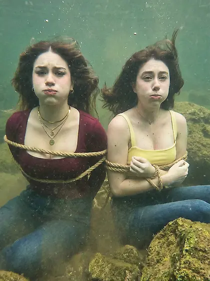 Underwater besties