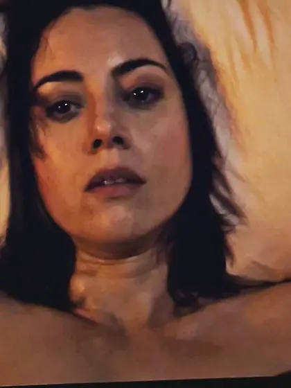 Aubrey Plaza & Margaret Qualley lesbian sex scene