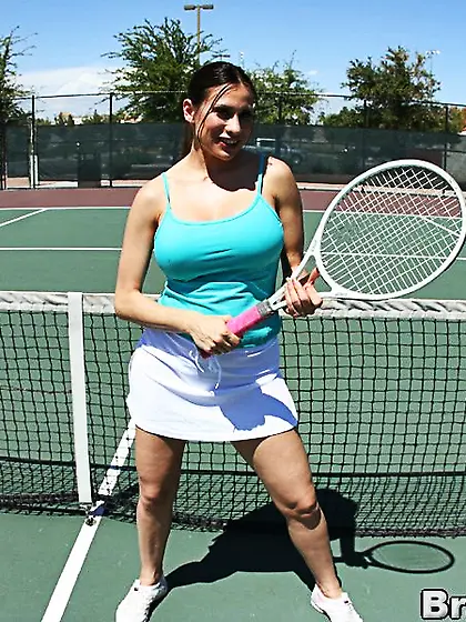 Brunette tennis player craves