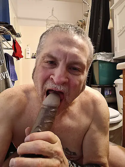 Cuck Paul Fucks Himself