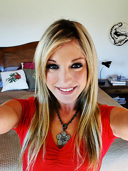 Amy Brooke pulls down her denim mini skirt and gets her pussy sc