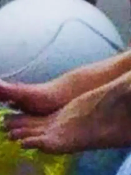 Friend's candid toes sniped