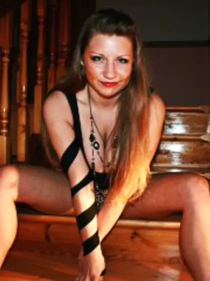 Brunette magicsamanta perform dancing