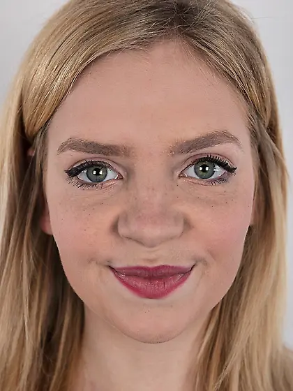 Love with big eyes and full lips dislikes wasting time and just