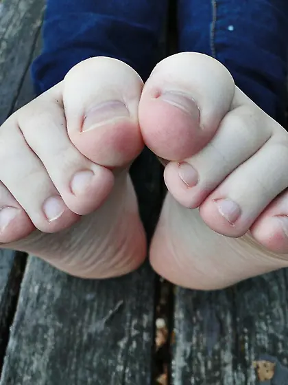 Feet i need to suck on