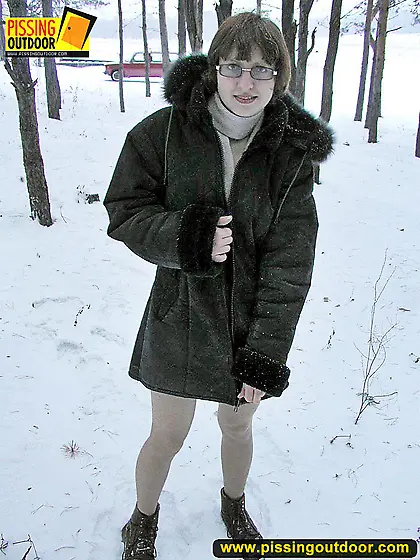 Winter outdoor pissing of blonde babe