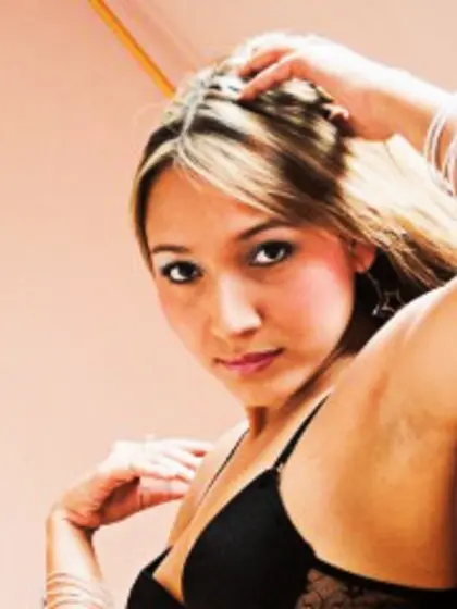 Blonde camilahots perform anal