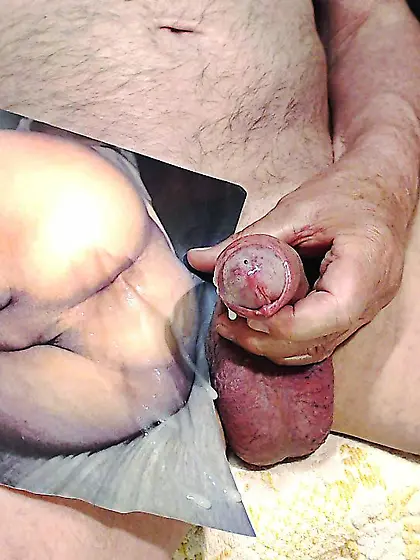 cumshot on the ass of a horny guy