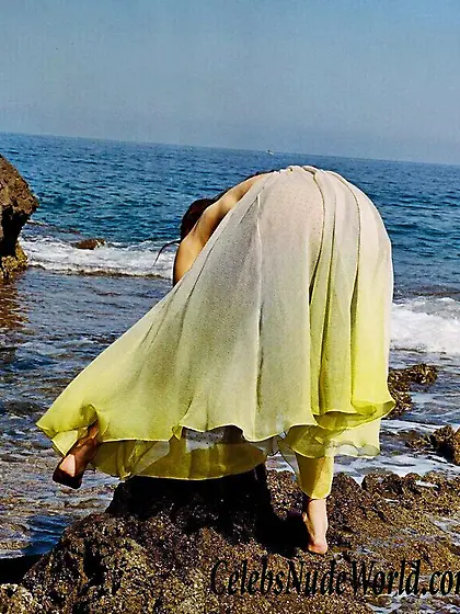 Julia Van Os: Naughty Nature Girl