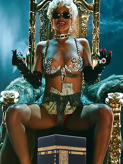 Rihanna is God Worship Her