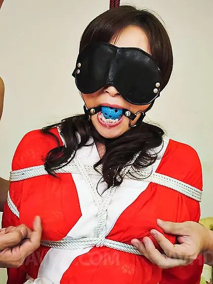 Busty blindfolded Japanese girl Miyama Ranko enjoys a hairy cowg