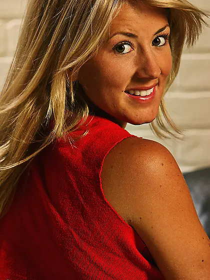 Red nailed blonde jeans