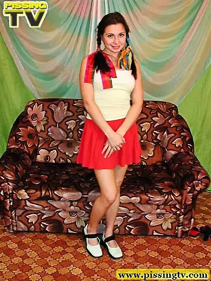 Lifting skirt and pissing