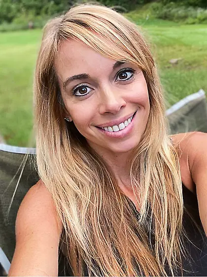 Sarah teases then gets naked for GGW