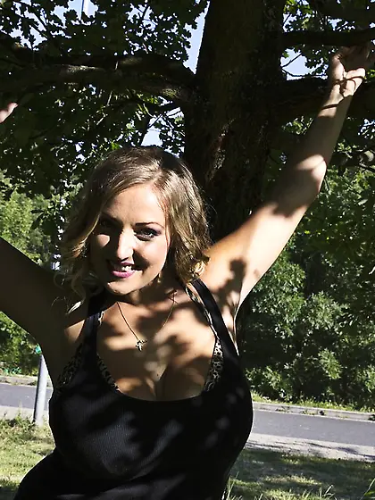 Blonde round ass blowjob