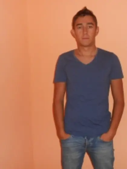 Redhead truchiman2 perform close