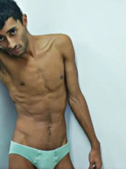 Brunette mrbighousex perform close