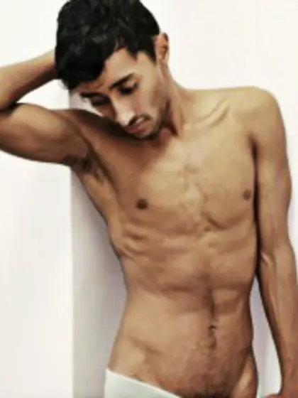 Brunette mrbighousex perform close